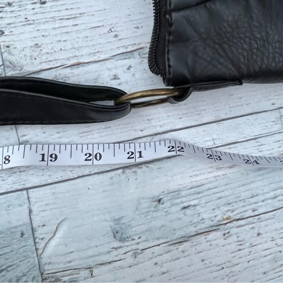 BOC BLACK LEATHER LARGE CROSS ODY PURSE HANDBAG ADJUSTABLE STRAP POCKETS - Picture 2 of 14